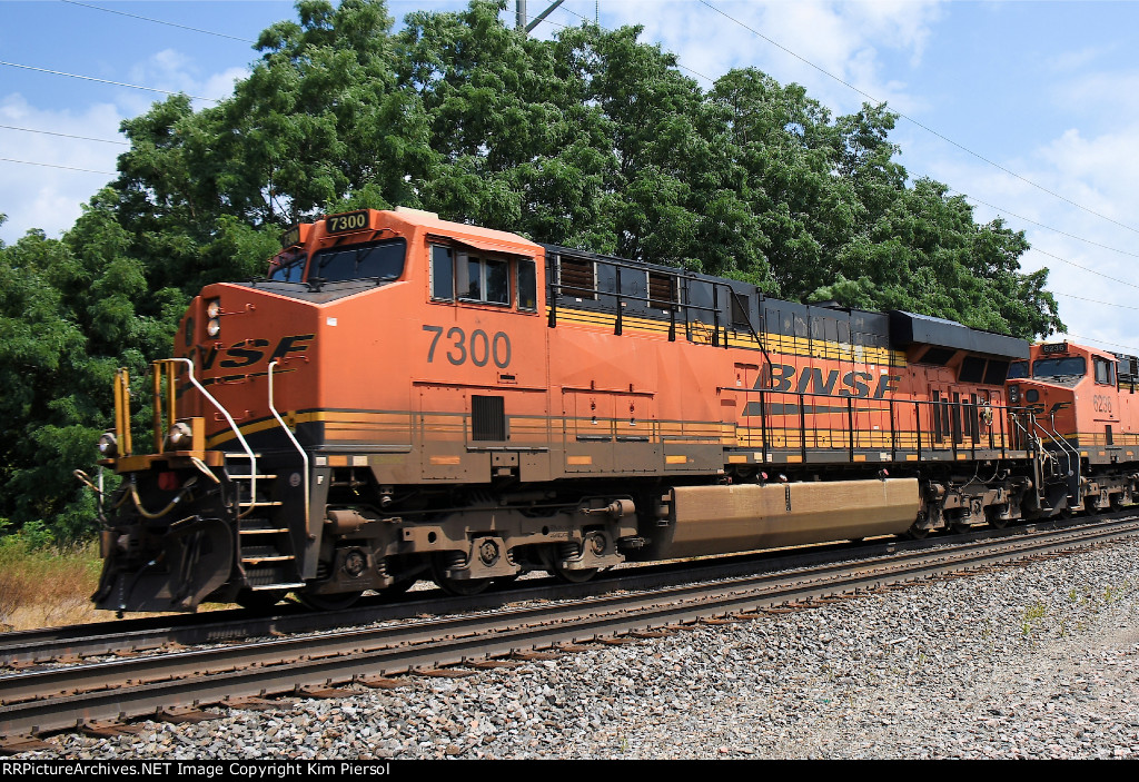 BNSF 7300